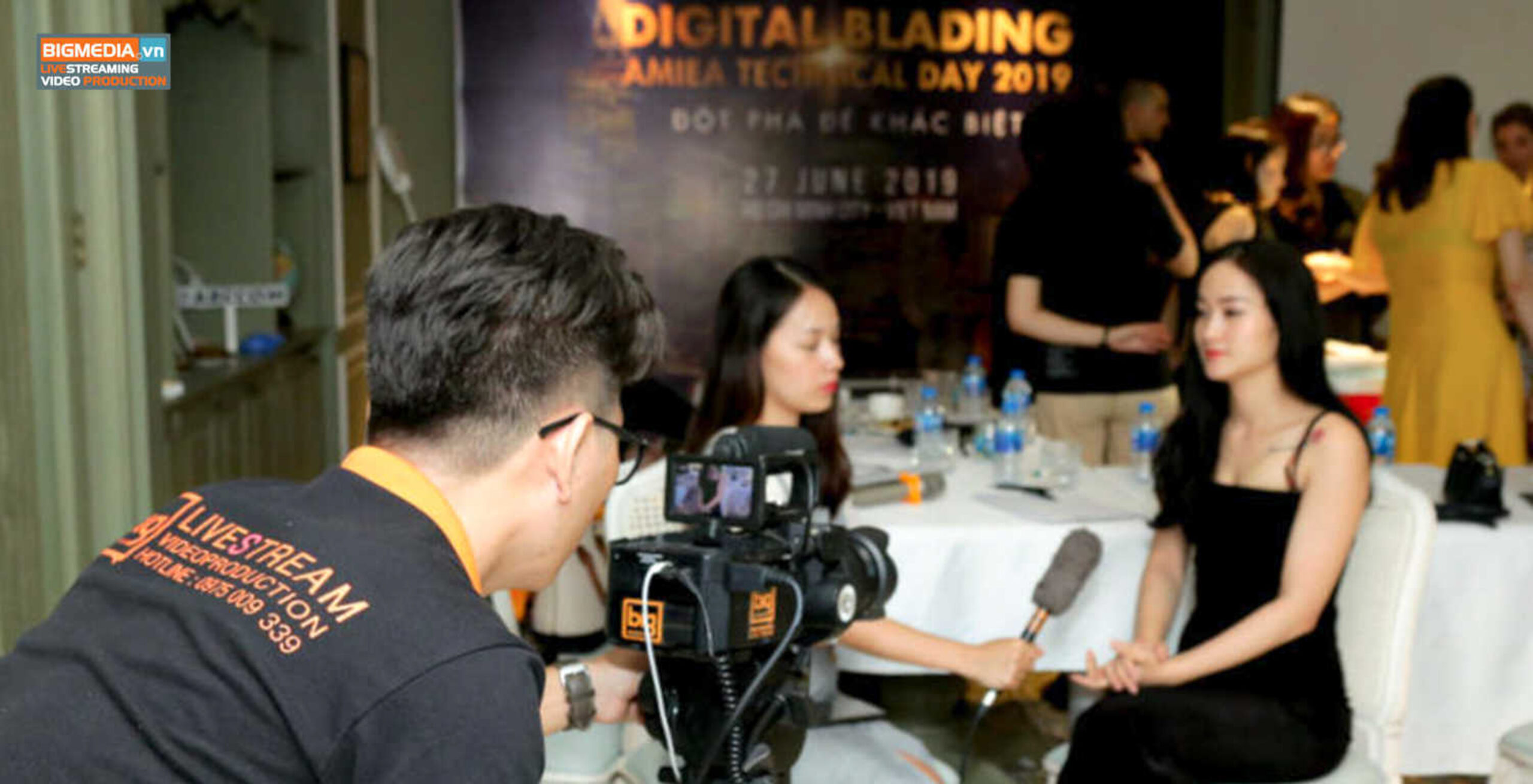 Hậu trường livestream tại sự kiện đột phá để khác biết