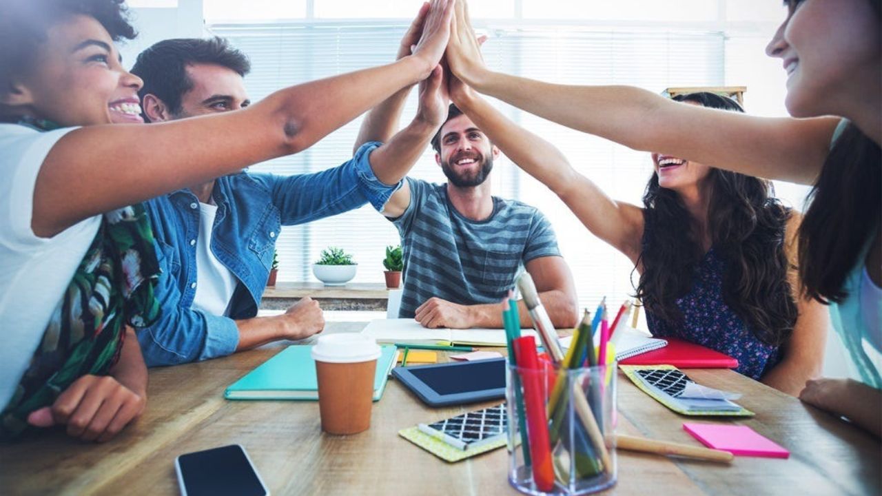 Tạo nên bầu không khí tràn đầy niềm vui